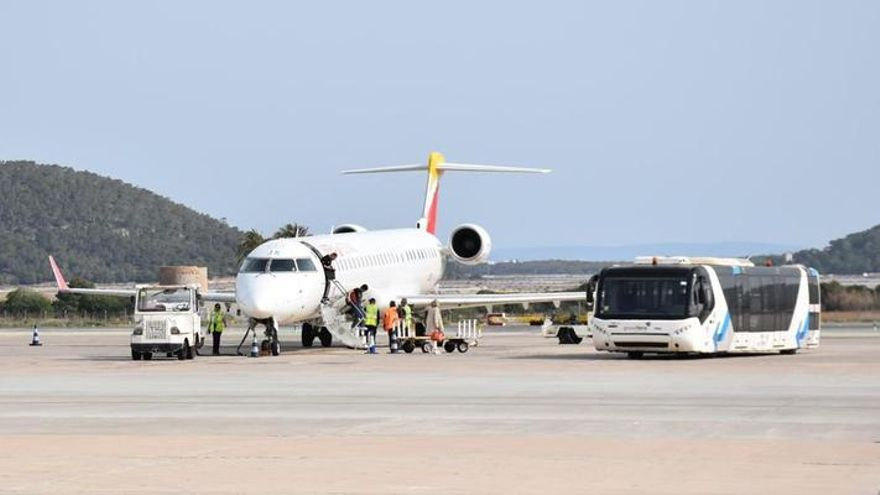 El aeropuerto de Ibiza recupera en abril la senda del crecimiento con 651.274 pasajeros
