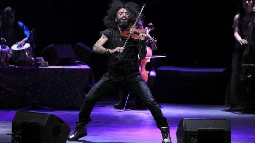 Virtuosismo, locuacidad, humor y energía; los principales atributos de Ara Malikian // Jesús Regal