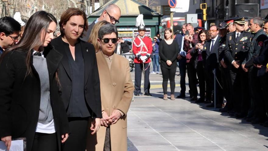 Les autoritats durant la inauguració del memorial que recorda les víctimes