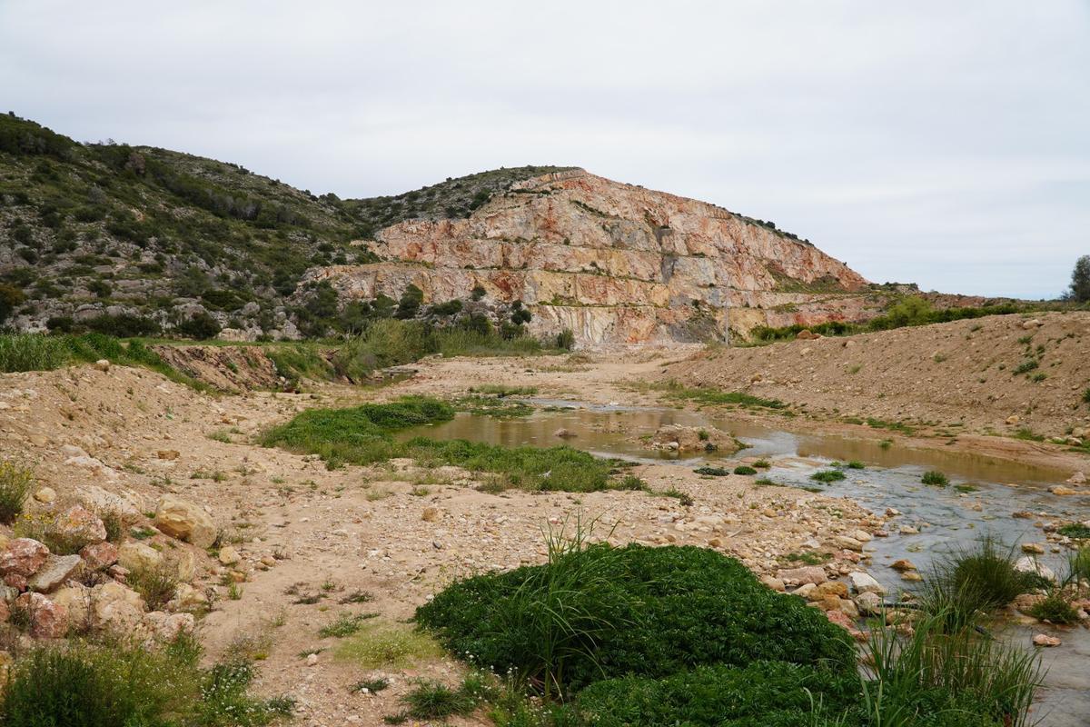 Cantera de Torrent que se convertirá en un embalse natural contra riadas del barranco l'Horteta.