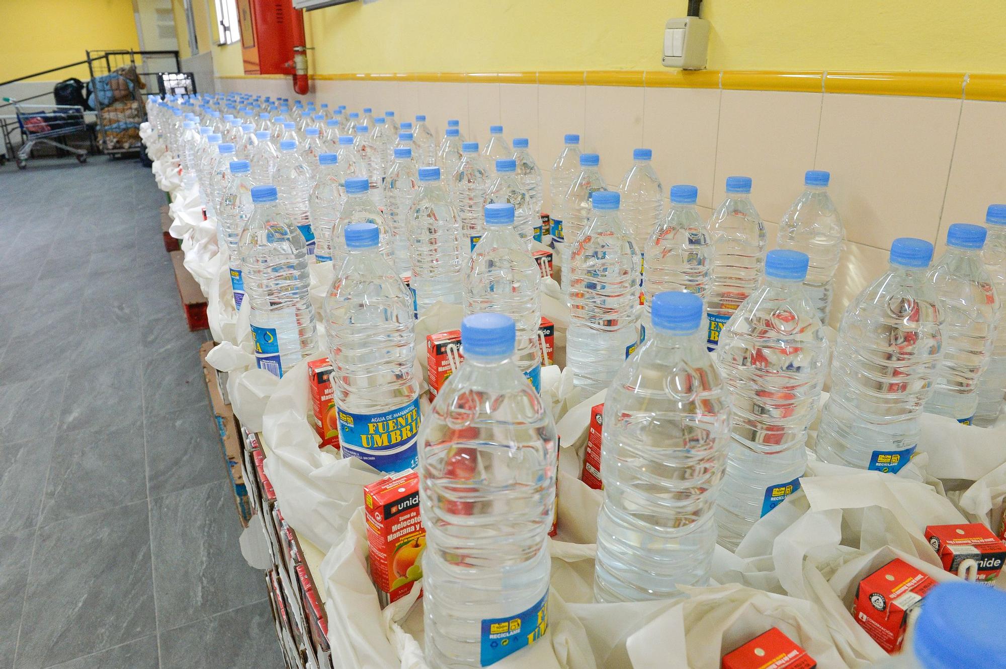 Colas en la sede de caritas en la Avenida de Escaleritas