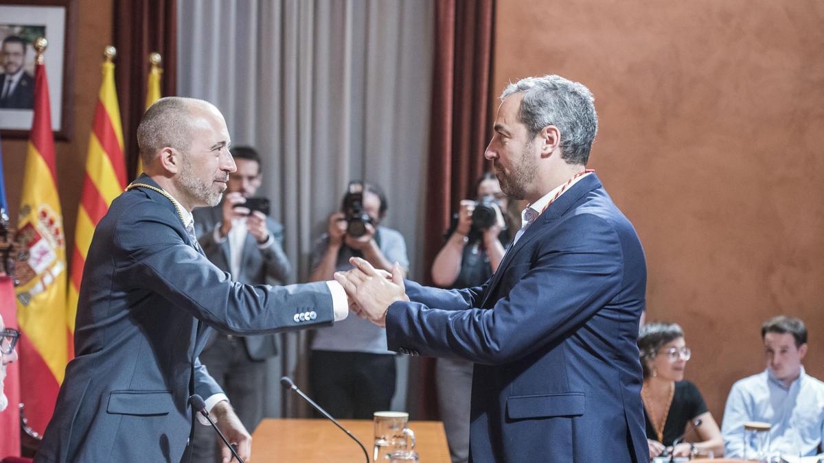 Marc Aloy (ERC) i Ramon Bacardit (Junts) el dia de la constitució del nou Ajuntament