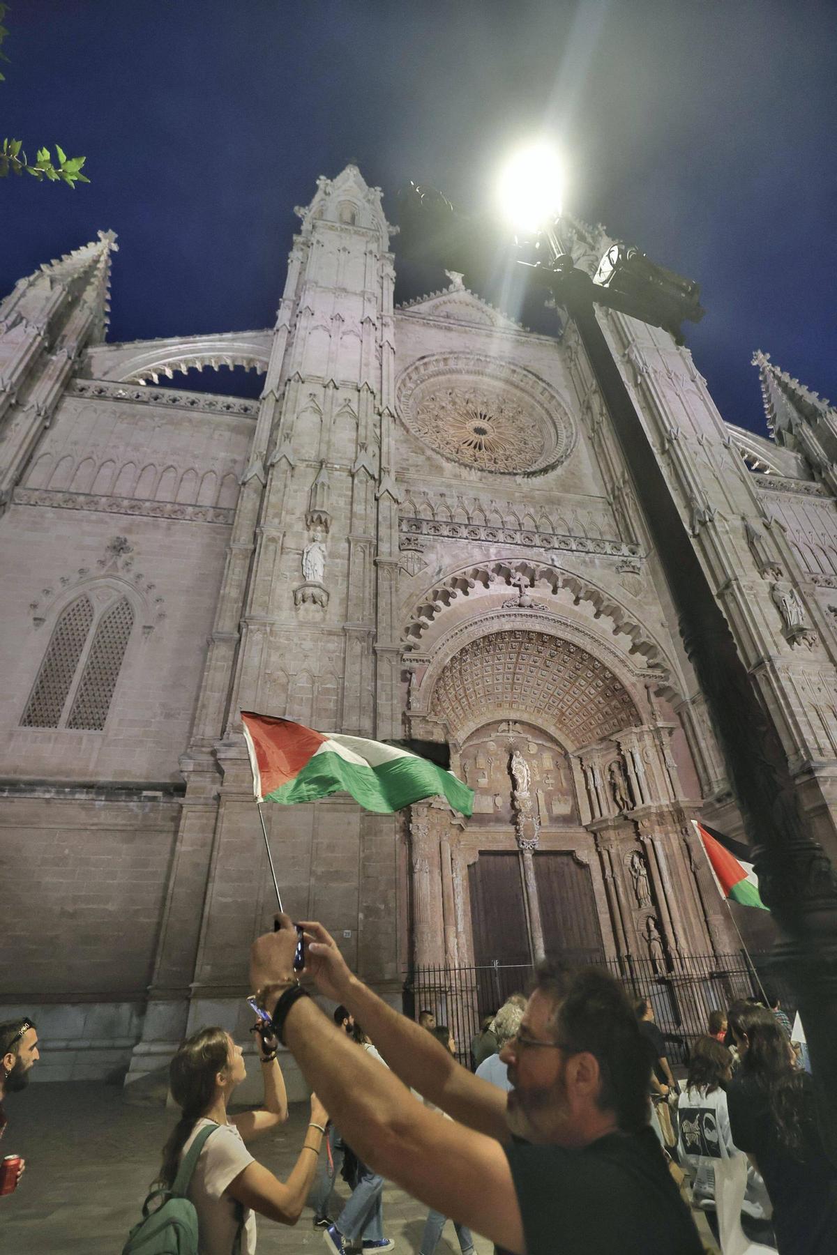 Miles de personas se manifiestan en Palma en apoyo al pueblo palestino: "El alto al fuego no es paz"