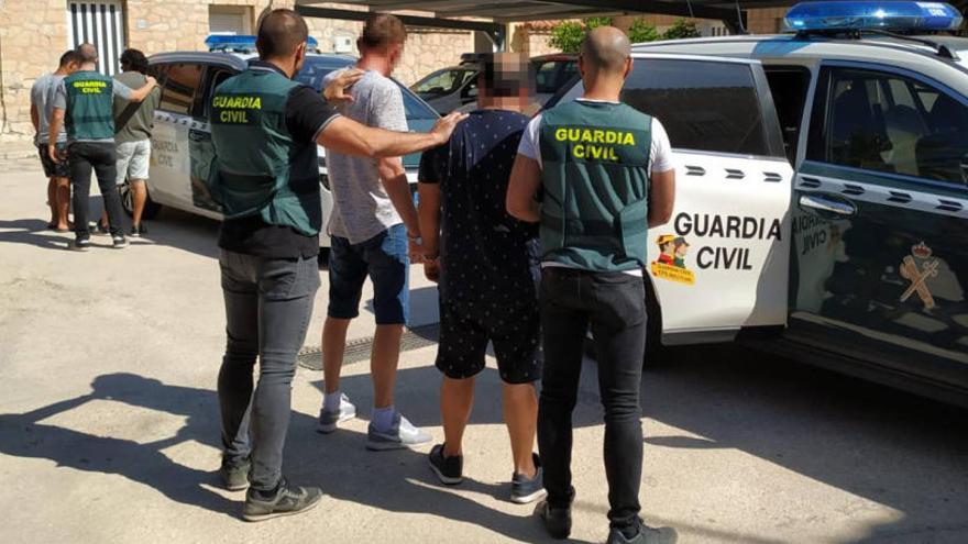 Arrestan a cinco miembros de una familia que robaban en naves industriales de Alicante