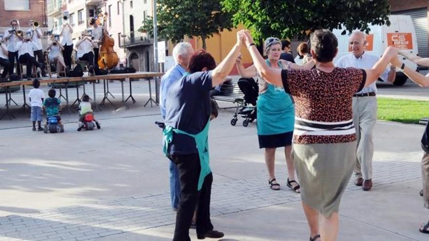 Ballada de sardanes d&#039;una edició anterior de les Enramades.