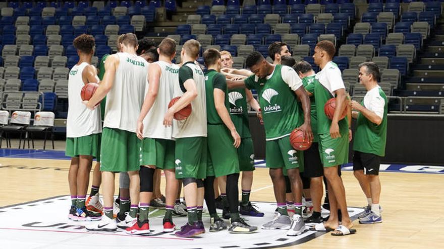 Miembros del Unicaja durante un entrenamiento