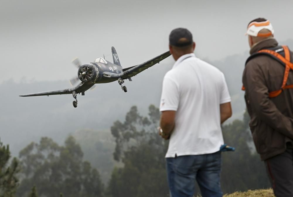 Inauguración de la pista de aeromodelismo del monte Pica Corros, Cenero