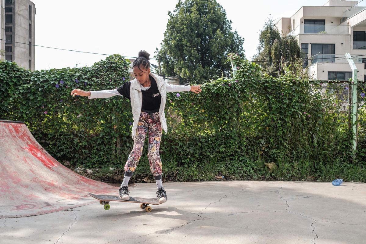 El skate entre niñas etíopes, mejora su salud mental y las empodera