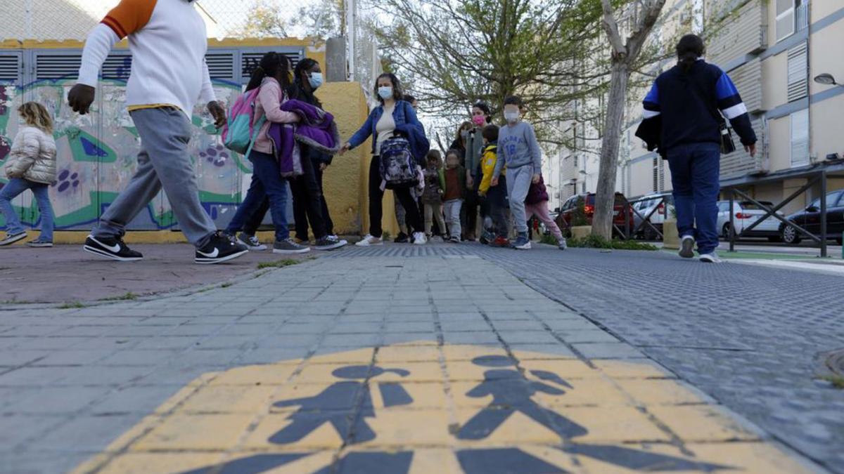 La asistencia al colegio se complica con la pandemia. | M.A. MONTESINOS