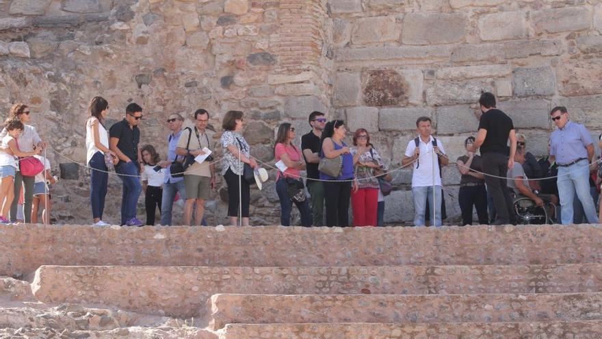 El Teatro Romano fue la visita predilecta para muchos el día festivo.