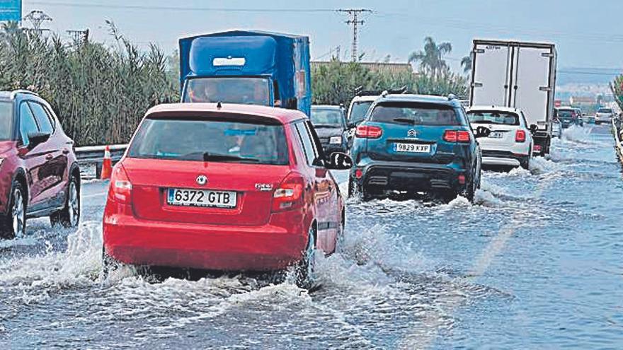 El Segura almacena solo 50 hectómetros y echa al mar otros 2.800 en cuatro días