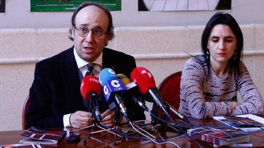 El director del Principal, Daniel Pérez, y la concejala del teatro municipal, Soraya Merino