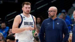 Doncic recibe órdenes de Kidd en la pista