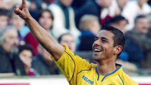 Villarreal s Antonio Guayre celebrates after scoring against Levante during a Spanish league soccer match at the New stadium in Valencia , Spain Sunday Jan. 16, 2005. (AP Photo/Ramon Espinosa) **  EFE OUT  **