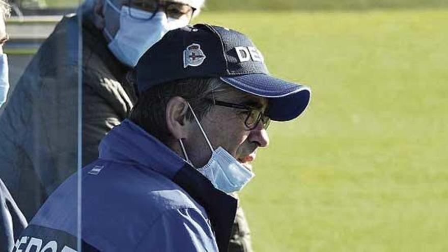 Fernando Vázquez, el jueves en el entrenamiento en Riazor.