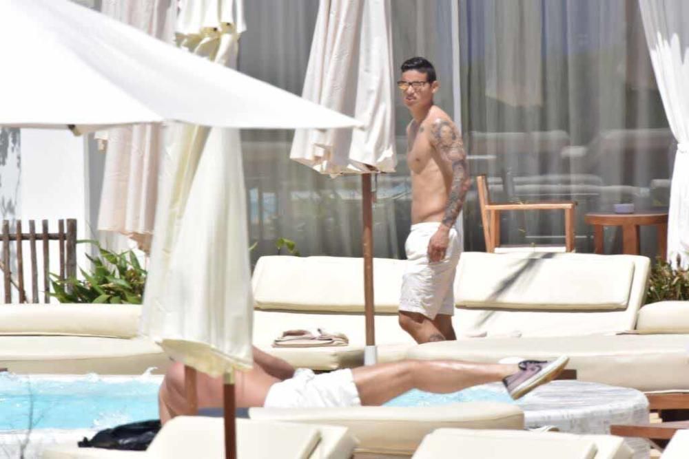 James Rodríguez, en un hotel de Ibiza