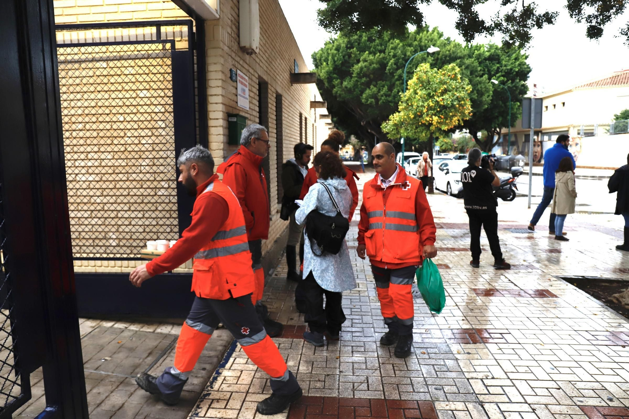 Las calles de Málaga, prácticamente vacías ante la alerta roja por fuertes lluvias