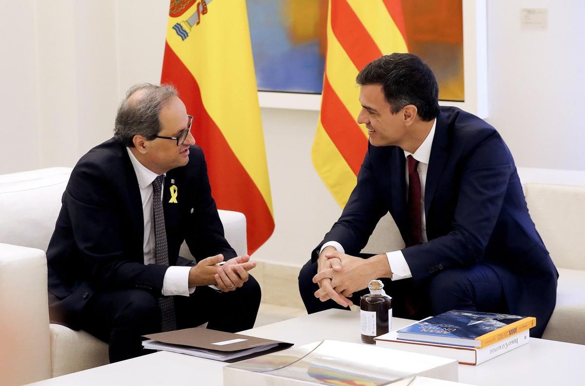 El presidente del Gobierno, Pedro Sánchez, y el ’president’ de la Generalitat, Quim Torra, durante la reunión en la Moncloa.