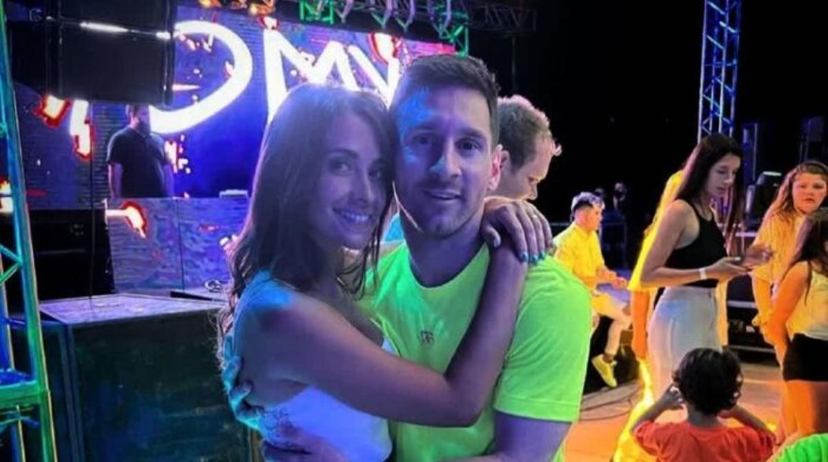 Messi en su fiesta de fin de año junto a Antonella