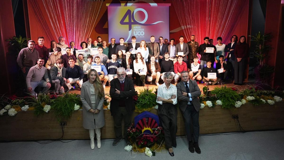 Foto de familia de la Gala 2.5 de la Universidad de Córdoba.