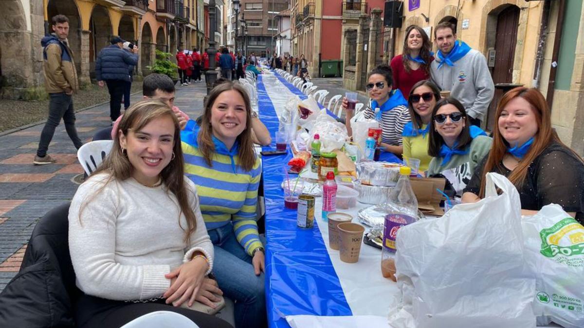 Un grupo de amigas en el Carbayedo.