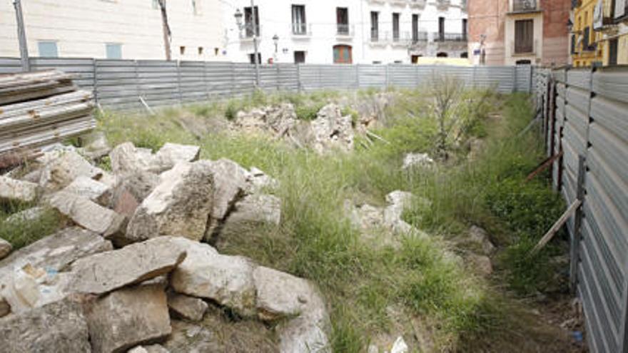 Las Corts barajan un edificio diáfano con plaza porticada para las ruinas del Salvador