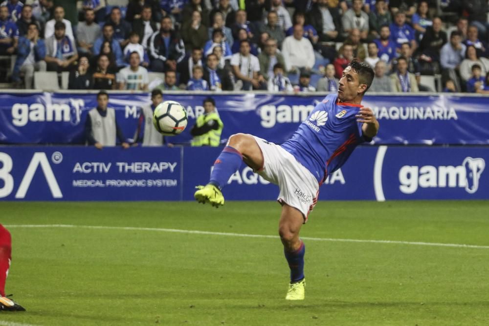 El partido entre el Real Oviedo y el Tenerife, en imágenes