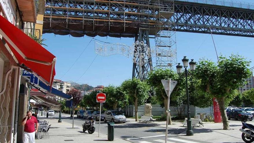 Obras en el viaducto metálico de Redondela que causaron los nueves meses de transbordos. // A. P.