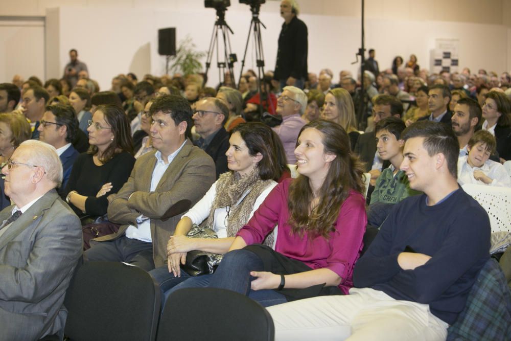 Decenas de profesores y alumnos del CEU, germen de la Universidad de Alicante, se reencuentran en un emotivo acto organizado en el campus.