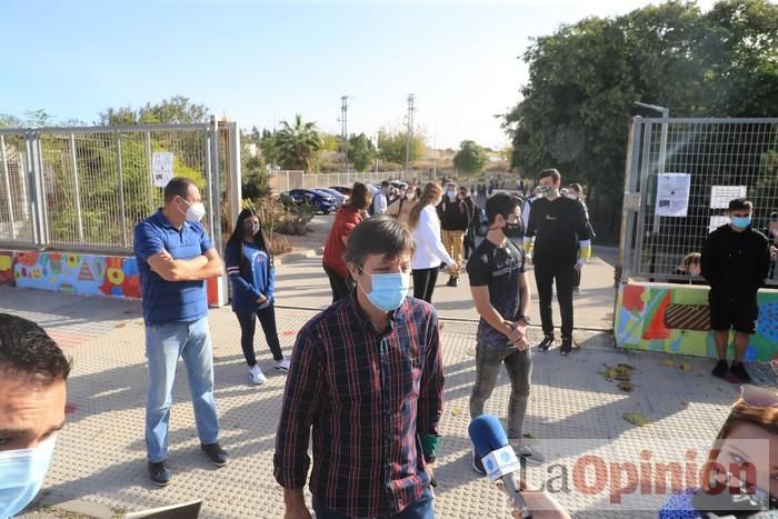 Los alumnos del IES Los Molinos (Cartagena) se concentran para pedir más profesores