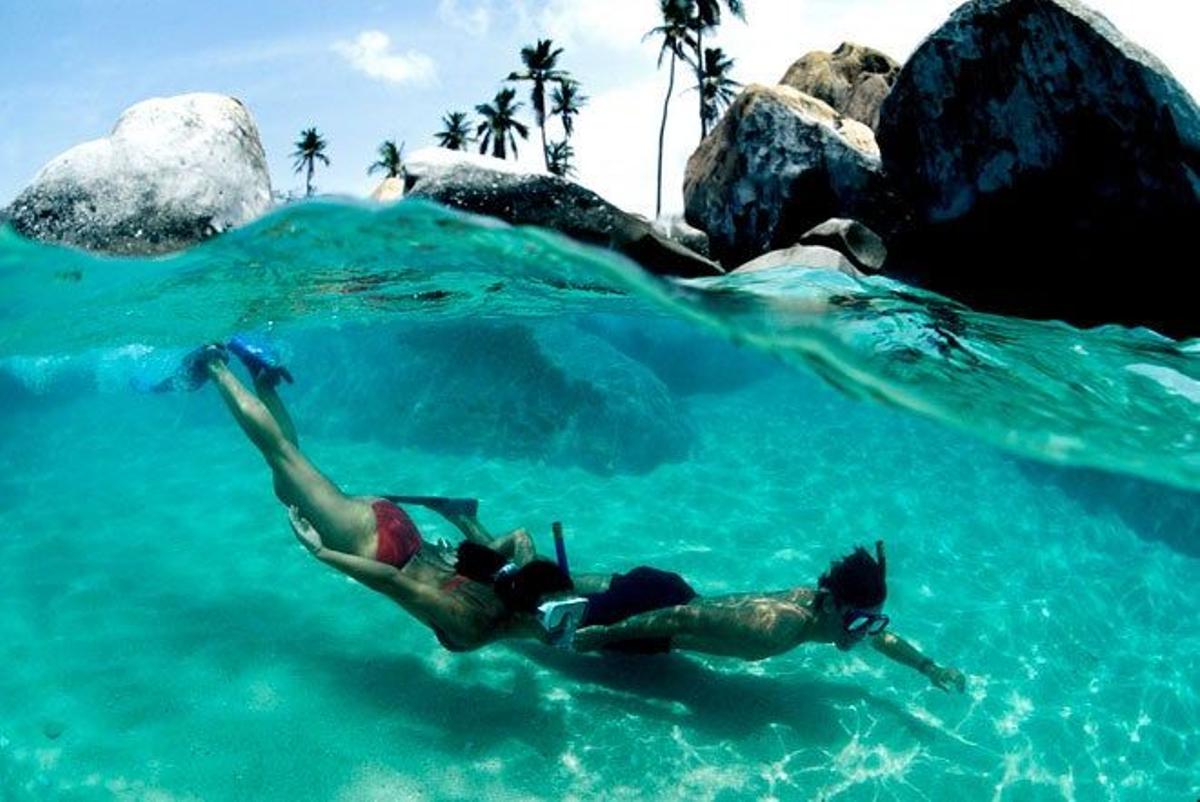 Los amantes del snorkel tienen en The Baths uno de sus rincones del mundo.