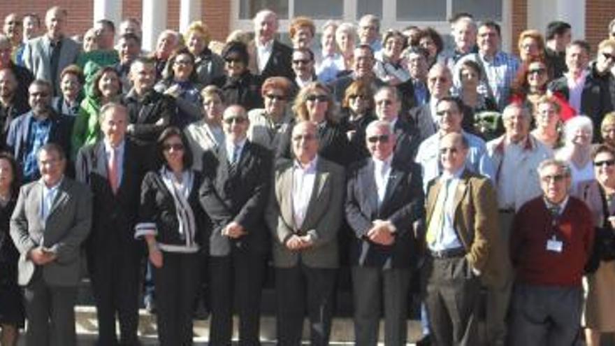 Fotografía de familia con todos los participantes en el encuentro de radioaficionados que tuvo lugar ayer