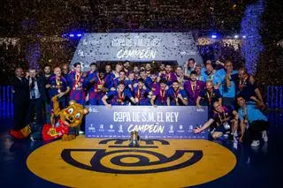 El Barça gana la 13ª Copa del Rey seguida con un destrozo al Bidasoa (17-37)