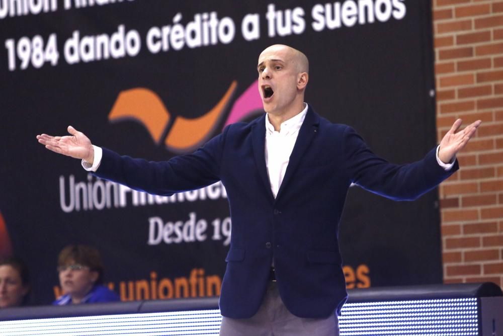 Partido entre el Unión Financiera Baloncesto Oviedo y el F.C. Barcelona B