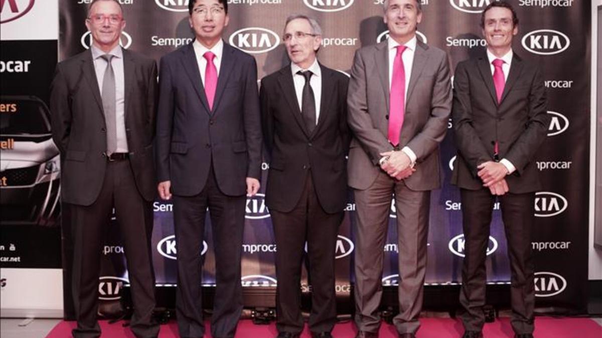 Al evento han asistido Josep Mayoral, alcalde de Granollers; Kyung Hyeon (James) Kim, Presidente de KIA Motors Iberia; Emilio Herrera, Director General de KIA Motors Iberia; Josep Pont, Director General de Maas Grup Automobilístic y Manuel Esparza