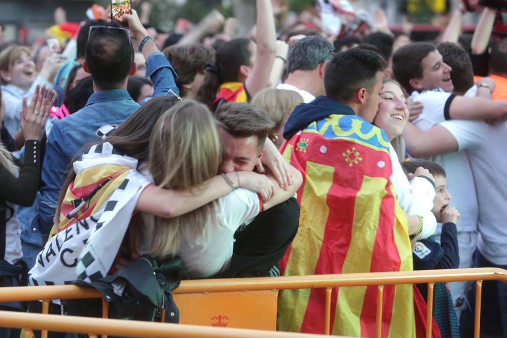 Ambiente en la plaza del Ayuntamiento de València