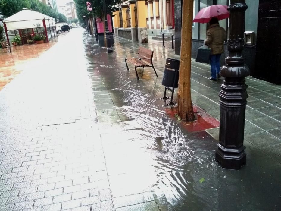 Inundaciones en varias calles de Sama de Langreo