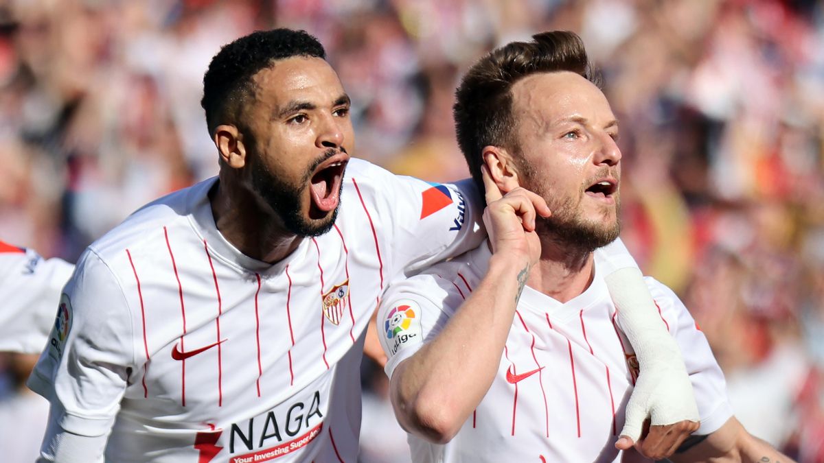 El Sevilla presiona al Real Madrid en la lucha por el título.