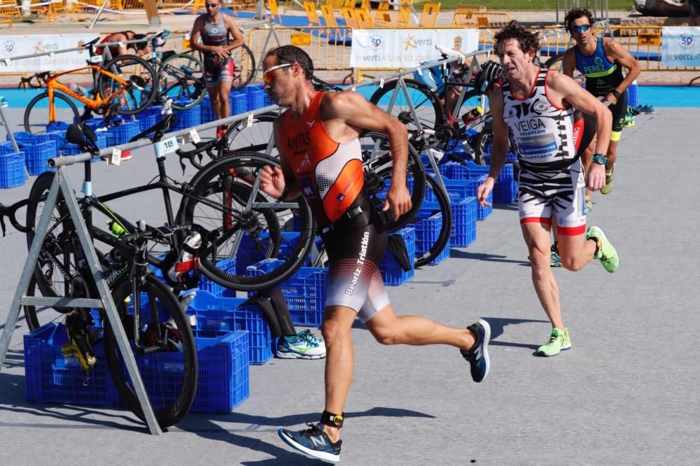 Los triatletas del Olímpico de Vedra se imponen en el Vertriatlón Solidario a favor de la Escuela Adaptada del Monte Real.