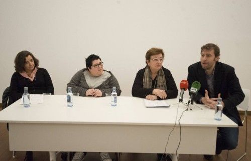 La Seoane presenta una muestra de la artista coruñesa Ángela de la Cruz