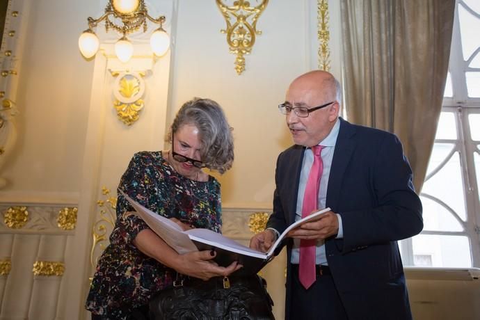 Presentación del nuevo suelo del Gabinete Literario