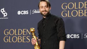 Kieran Culkin, tras recoger su Globo de Oro a mejor actor protagonista de comedia o musical por A Real Pain.