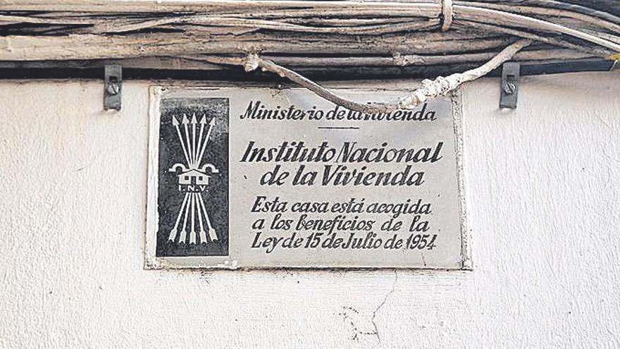 Placa de una vivienda en las Casas Nuevas.