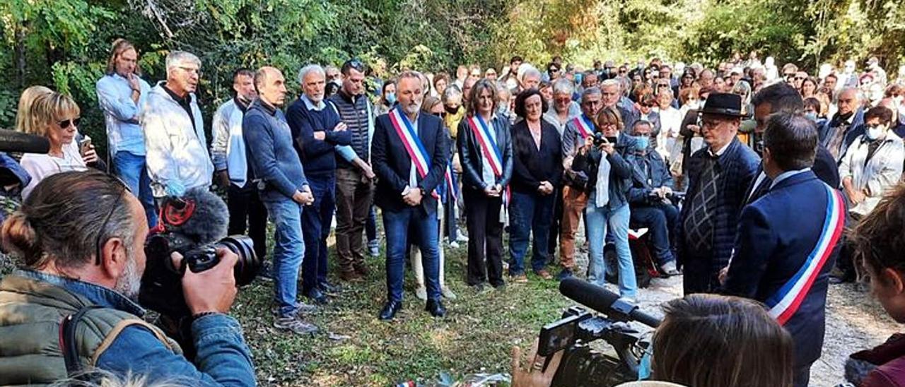 Unos 300 vecinos de Soyons, población donde falleció Roberto Torres, realizaron una marcha y un homenaje al joven. | | FRANCE BLEU