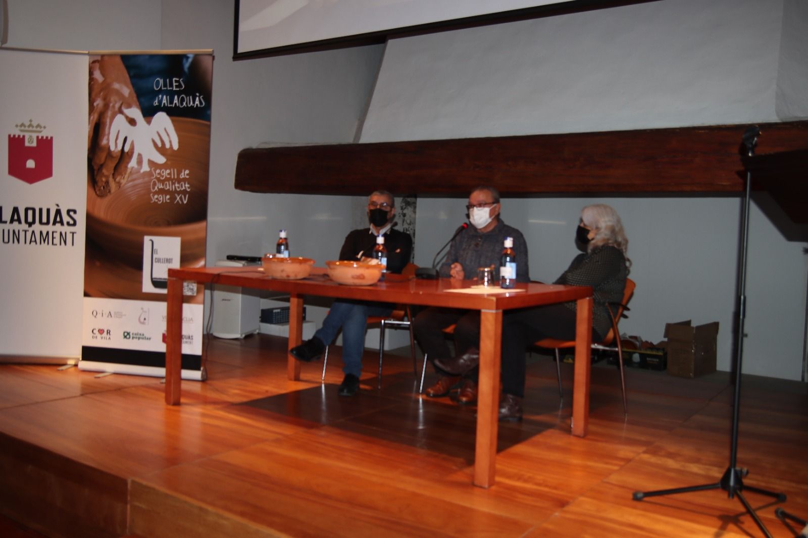 Taula redona amb Enric Juan, Adrià Hernández i Paloma Berrocal.