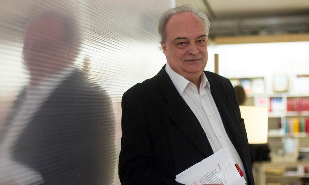 Enrique Vila-Matas: "Los políticos tienen una importancia desmesurada para la vulgaridad de su mundo"