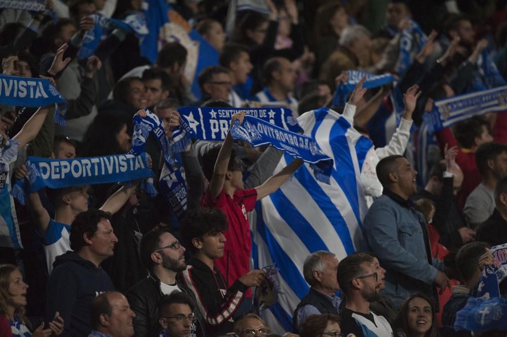 La afición del Dépor llena Riazor ante el Mallorca