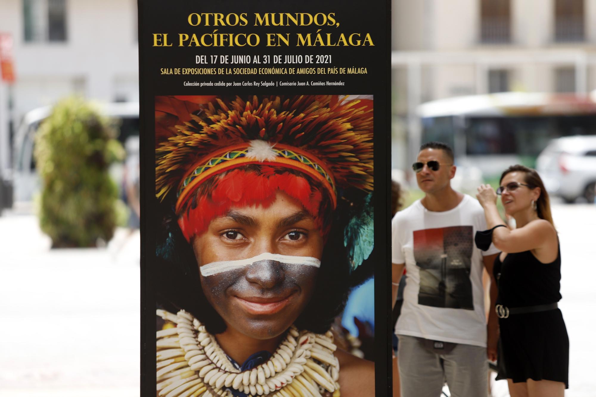 Exposición 'Otros Mundos, el Pacífico en Málaga', en la calle Larios.