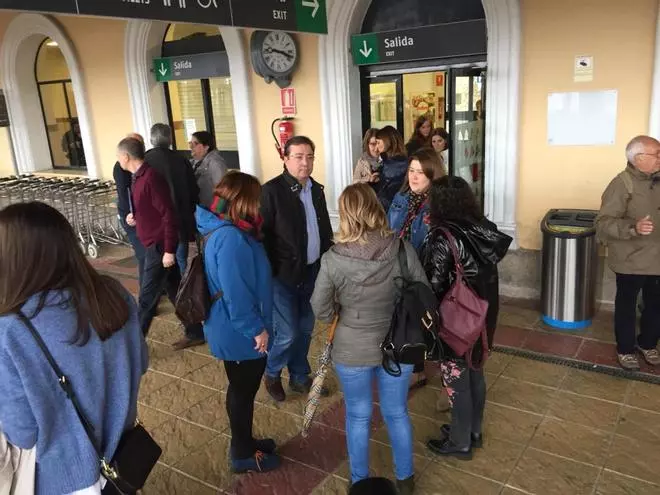 La manifestación por un tren digno para Extremadura en imágenes