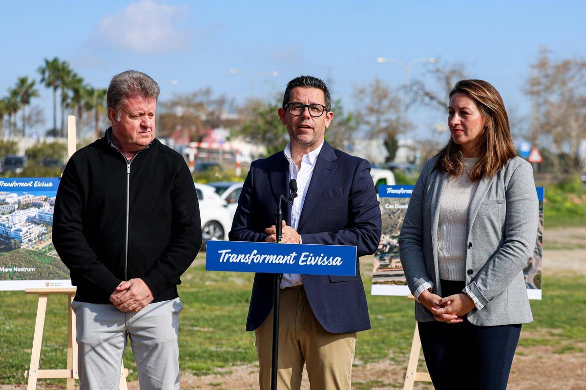 El alcalde de Ibiza, Rafael Triguero, en la presentación de la adecuación y creación de nuevos aparcamientos disuasorios.